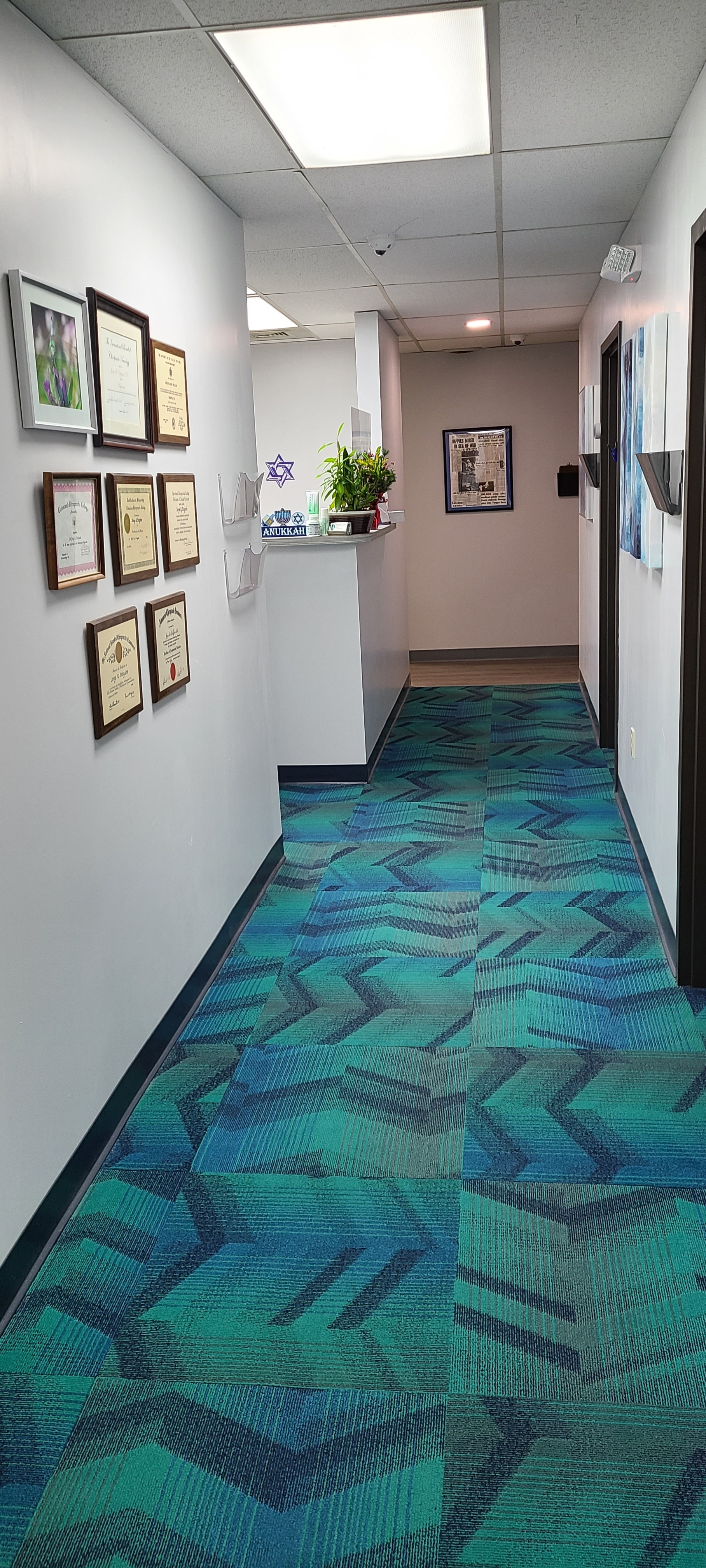 c8f329ef-2dda-4b25-874f-8b04bdbe3068_111_hallway_down.jpg